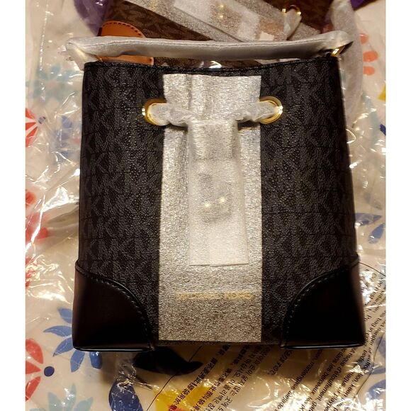 NWT MICHAEL KORS SMALL BUCKET BAG - Picture 1 of 7